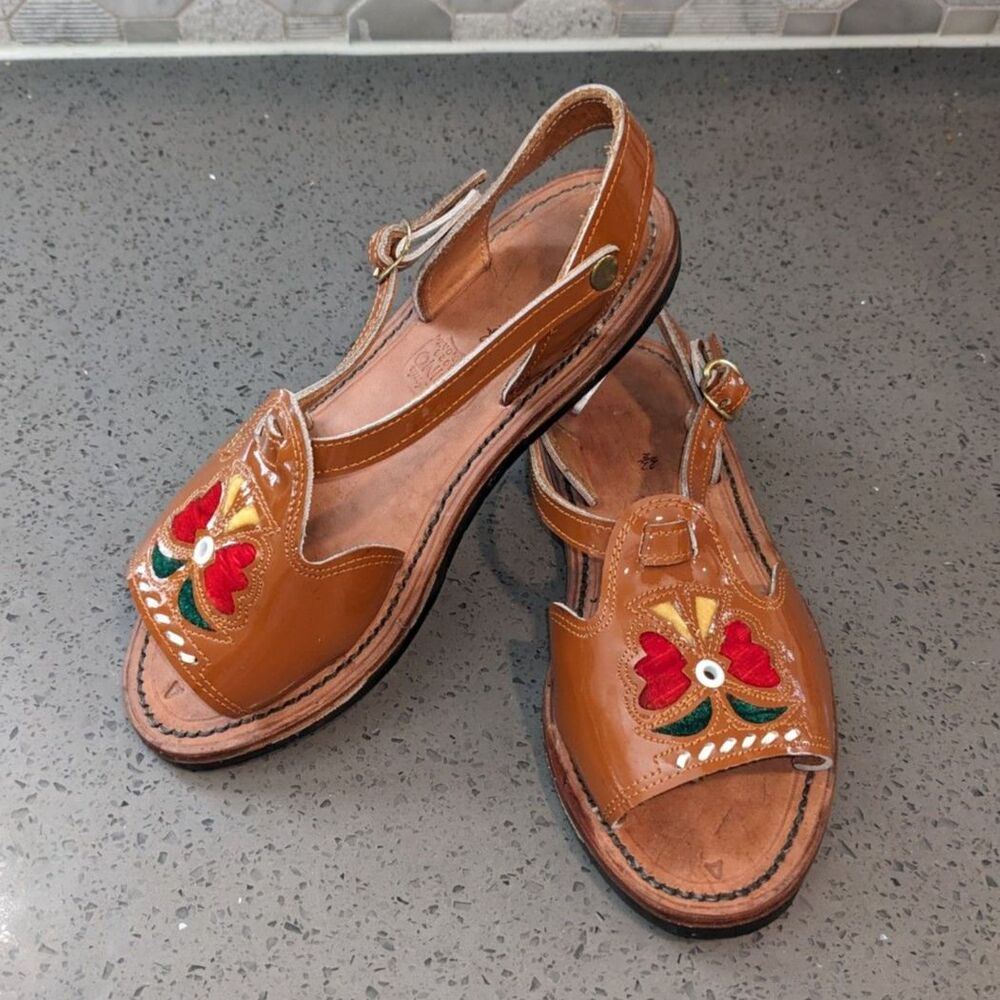Huarachería Aquino Women’s Leather Sandals Handcrafted Floral Huaraches
